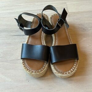 Universal tread 7.5 espadrille sandals